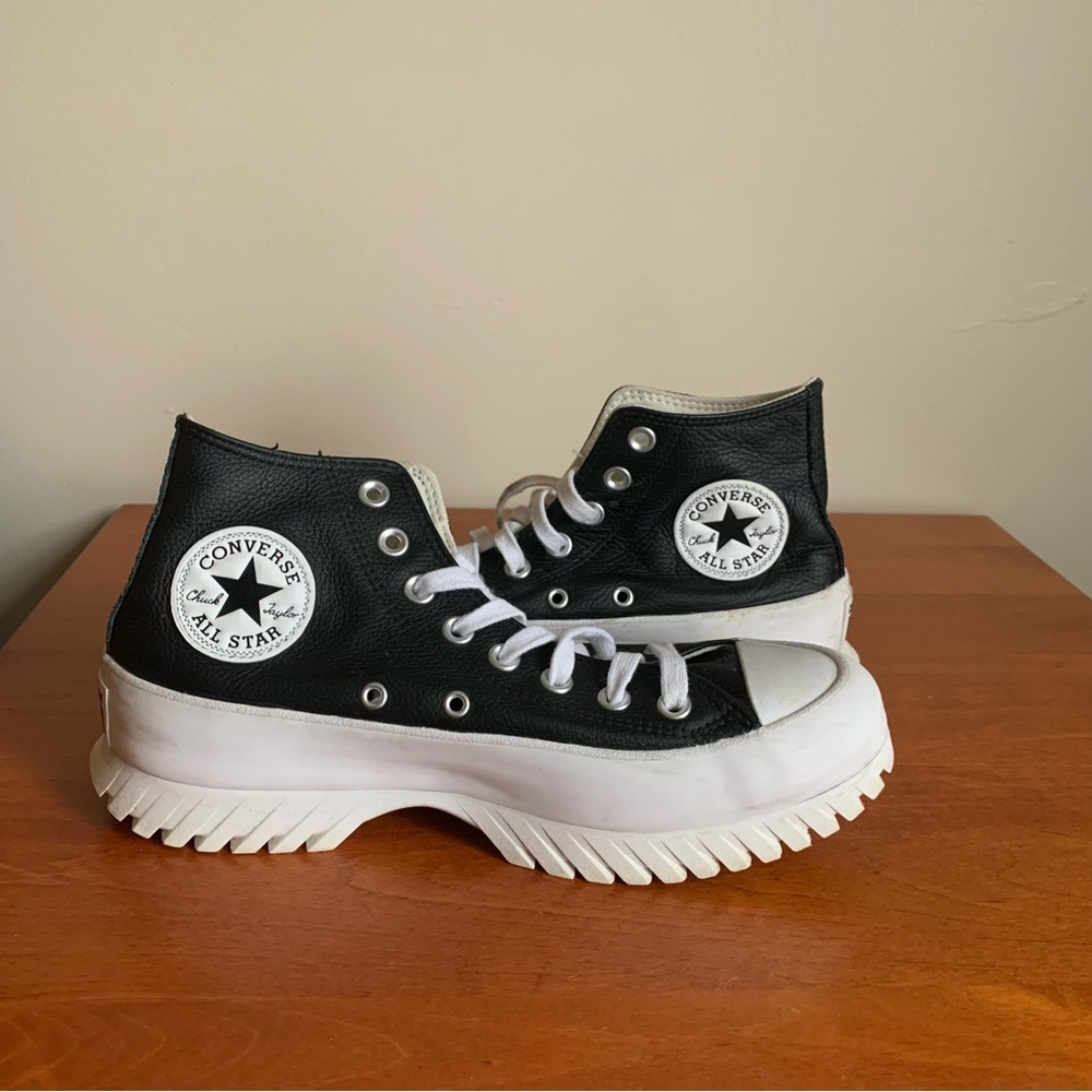 Converse Chuck Taylor All Star Lugged 2.0 Leather High Top in Black and White